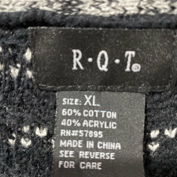 R.Q.T. Cardigan, very soft, women’s size XL,pretty snap buttons. Black and white - Picture 2 of 4